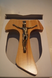 Tau kruis met corpus, olijfhout 20 cm, (27)