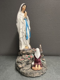 Heiligenbeeld Maria O.L.V van Lourdes en Bernadette met licht en muziek, 32 cm, resin (14)