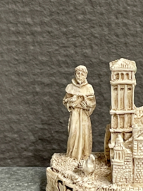 Basiliek van Assisi met Franciscus en Clara, resin,  5x6 cm (10)