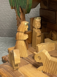 Kerststal, houtsnijwerk, 14 x 15 cm (9)