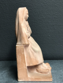 Heiligenbeeld Bernadette, terracotta, 19 cm hoog ca, 1920 Hartmann (3)