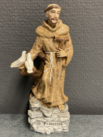 Heiligenbeeld  Franciscus van Assisi met Tau en duiven resin, 15cm. (2)