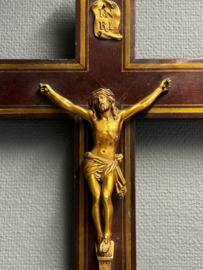 Antiek houten kruis met bronzen corpus