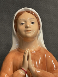 Bernadette Soubirous, 46 cm, porselein verf achterkant beschadigd. (9)