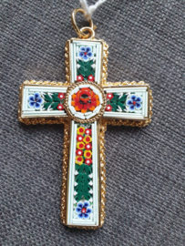 Millefiori kruis, 8 x 5 cm, Italiaans ingelegd glas in koper kruis, Milaan