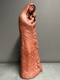 Heiligenbeeld Maria met kind, aardewerk, 1966, 38cm. (10)