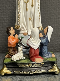 Heiligenbeeld  Maria Onze Lieve Vrouw van Fatima met kinderen, 13 cm, resin (1)