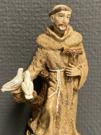 Heiligenbeeld  Franciscus van Assisi met Tau en duiven resin, 15cm. (2)