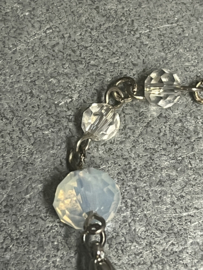 Rozenkrans Tientje ook te dragen als armband. Glaskralen. (m)