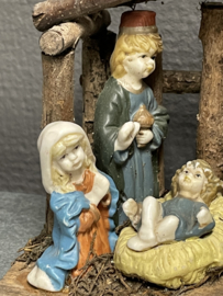 Kerststal, met porseleinen figuren, 13x11x7 cm (9)