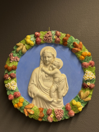 Italiaans porseleinen wandmedaillon – Maria met Kind