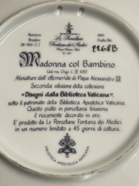 Le Porcellane Fontana Dei Medici , Bord,  Treasures from the Vatican Library , Porselein (7)