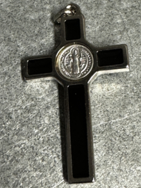 Benedictus kruis geëmailleerd,  5.5 x 3 cm