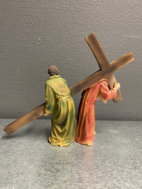Beeld Jezus draagt kruis met Simon van Cyrene, Resin, 17 cm (2)