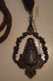 Gevlochten haar ketting met OLV Rocio Spanje 1860