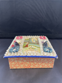 Schelpen doosje, Lourdes en Bernadette souvenir, 12x12 cm jaren '30 (5)