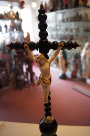 Crucifix 19e eeuw ebbenhout 44 x 15 cm Biscuit corpus (0)