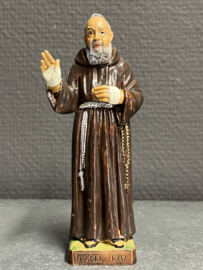 Heiligenbeeld Pater Pio rubber, 12cm, jaren 50 (2)
