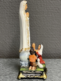 Heiligenbeeld  Maria Onze Lieve Vrouw van Fatima met kinderen, 13 cm, resin (1)