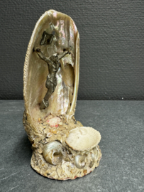 Schelpenaltaar met Corpus