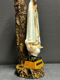 Heiligenbeeld Maria Onze-Lieve-Vrouw van Fatima – Resin, op hout- en kurkvoet