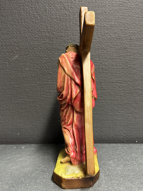 Beeld van Jezus met kruis – handbeschilderd verzwaard resin ca. 1970