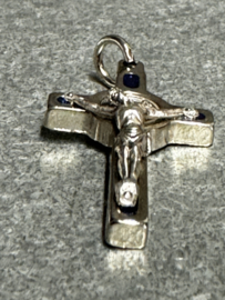 Benedictus kruis geëmailleerd,  4 x 2 cm