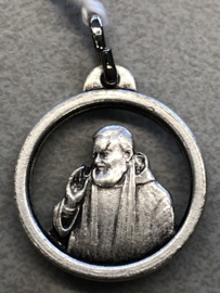 Devotiemedaille Pater Pio van Pietrelcina met relikwie, 2 cm