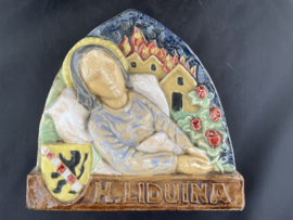 Plaquette Heilige Liduina van Schiedam, aardewerk, 14 x 13 cm (5)