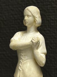 Heilige Agnes van Rome, gips, ca.1930, 15 cm (10)