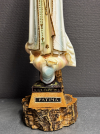 Heiligenbeeld Maria Onze-Lieve-Vrouw van Fatima – Resin, op hout- en kurkvoet