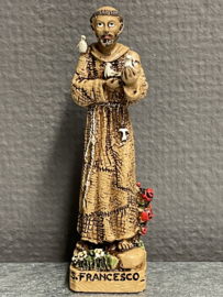 Heiligenbeeld  Franciscus van Assisi met duiven en Tau kruis, resin, 11cm. (10)