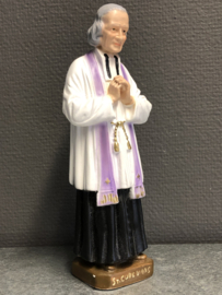 Beeld Heilige Johanes Marie Vianney,  pastoor van Ars, gips, 23cm. (3)