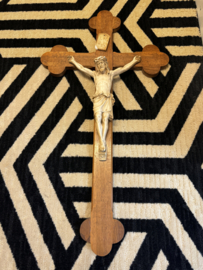 Antieke houten kruis met Corpus