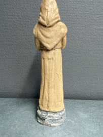Heiligenbeeld  Franciscus van Assisi, in pij, resin, 21.5cm. (10)