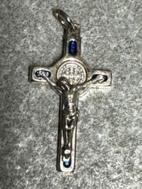 Benedictus kruis geëmailleerd,  4 x 2 cm