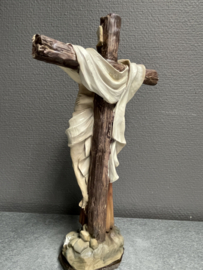 Heiligenbeeld  Franciscus van Assisi onder het kruis, resin, 29 cm (10)