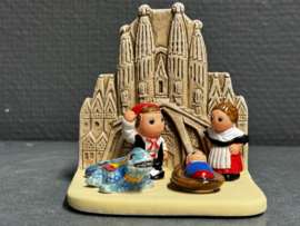 Kerstgroep Kerststal Spanje, Sagrada Familia , aardewerk 8 x 8 cm