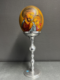 Handbeschilderd struisvogelei met Christus en Maria – op metalen voet
