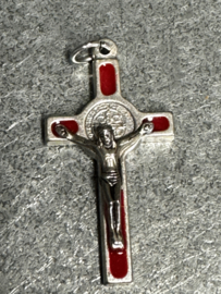 Benedictus kruis geëmailleerd,  4 x 2 cm, rood