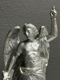 Engelenbeeld aartsengel Michaël, messing beschilderd zilverkleurig, 27 cm (0)