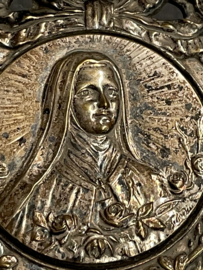 Theresia van Lisieux,  metaal lijstje, antiek, 10 x 7 cm. (8)