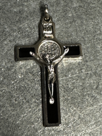 Benedictus kruis geëmailleerd,  5.5 x 3 cm