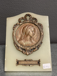 Aandenken uit Lourdes, marmeren standaard met koperen plaquette 1920