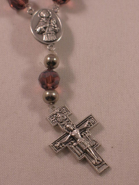 Rozenkrans armband Franciscus/Clara Swarovksi kralen, Damiano kruis