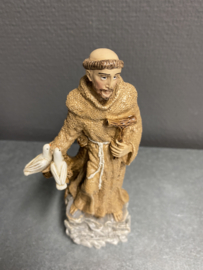 Heiligenbeeld  Franciscus van Assisi met Tau en duiven resin, 15cm. (2)