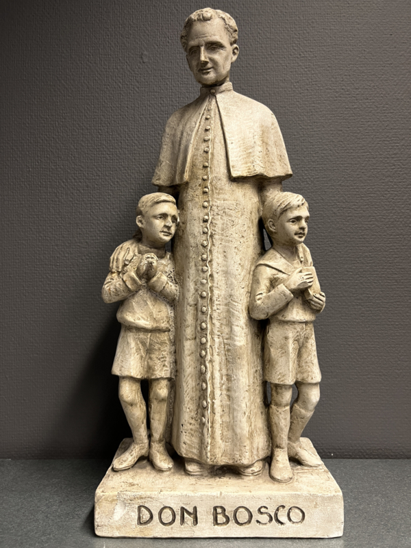 Heiligenbeeld Don Bosco (E. Henrotte), gips, 1955, 50x23 cm
