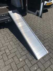 Aluminium inklapbare rolstoelhellingbaan, 1800 mm lang, tot 270 kg.
