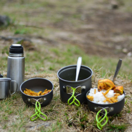 Toboli campingkookset 16-dlg. outdoor kookset met bekers en bestek.