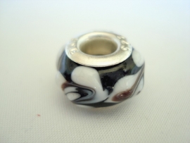 Pandora style kraal zwart met wit motiefje met 925 verzilverde kern